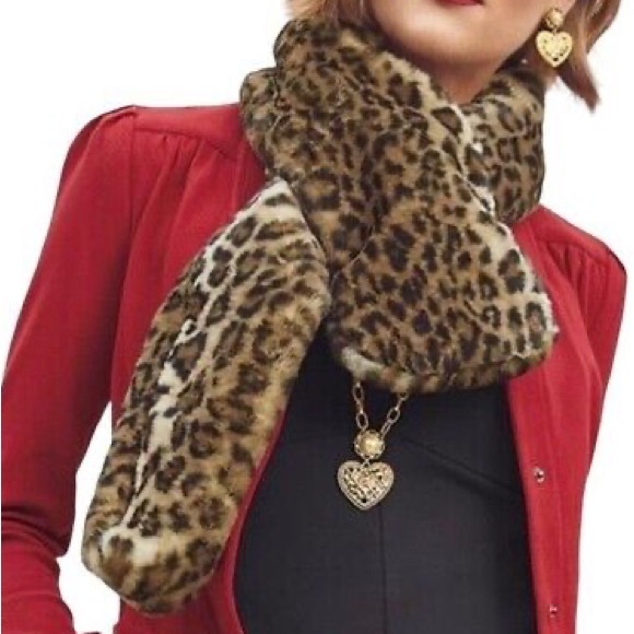 Cabi bundle up scarf - Picture 3 of 5